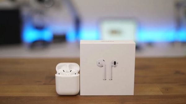 airpods with charging box